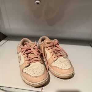 NIKE DUNK LOWS Chic Women's Cream and Pink Sneakers